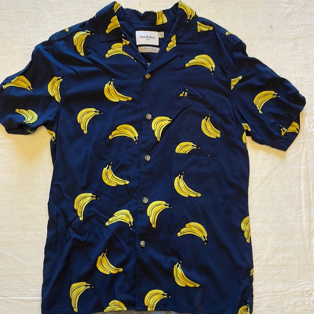 Short sleeve button down shirt with bananas